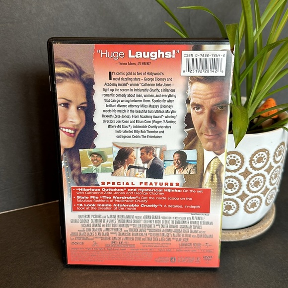 Intolerable Cruelty DVD - Picture 2 of 3